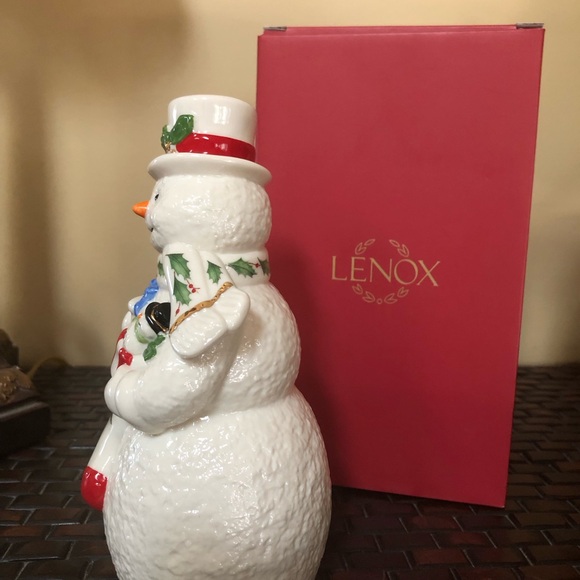 Lenox 7” Snowman with Stocking Ceramic Figurine 2023 collectible in original box - Picture 4 of 6